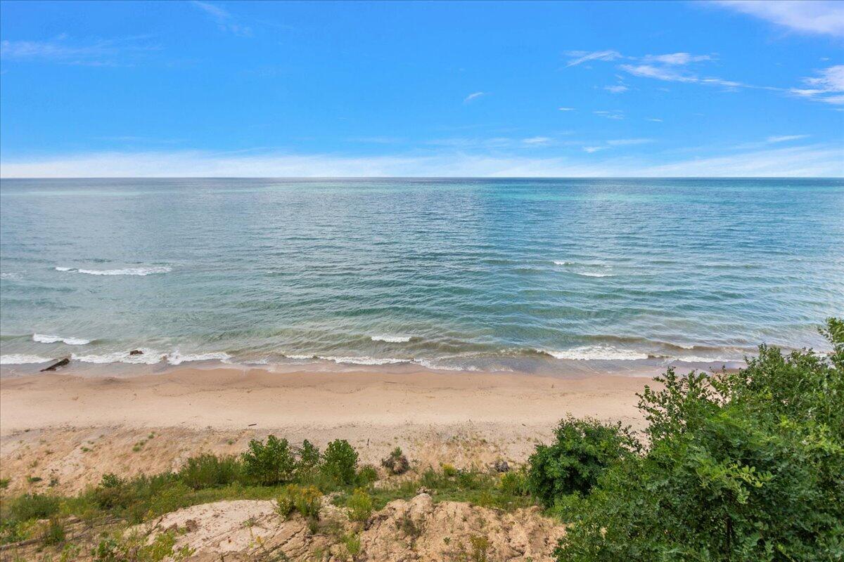 997 Lake Lane South Haven MI 49090