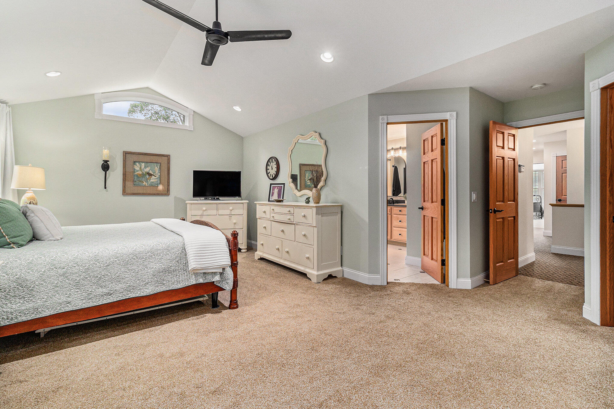 5450 W Riverside Drive Ludington MI 49431