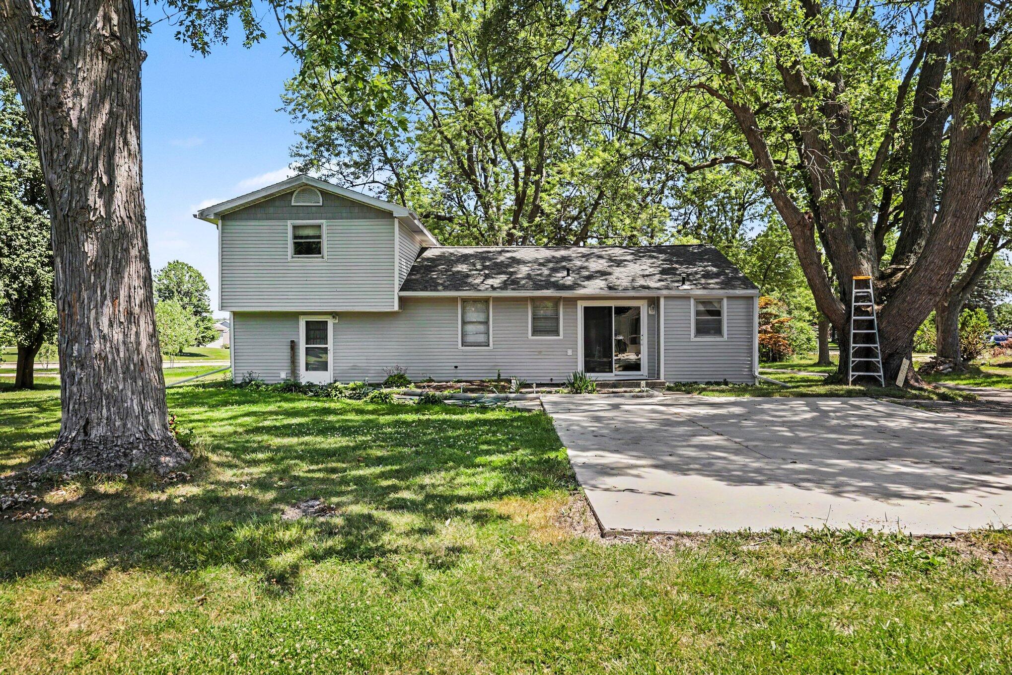 2463 Kinney Avenue NW Grand Rapids MI 49534