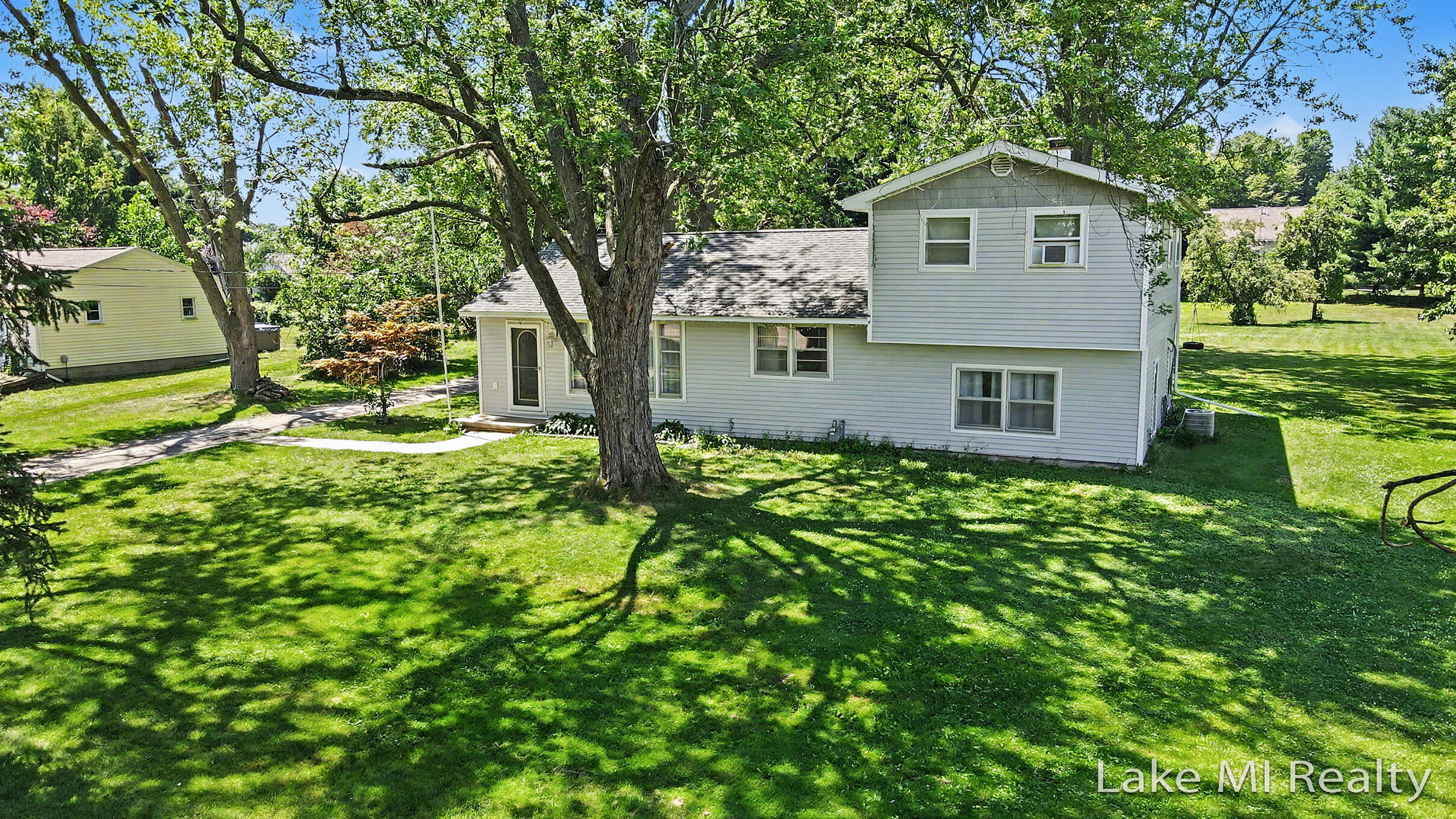 2463 Kinney Avenue NW Grand Rapids MI 49534
