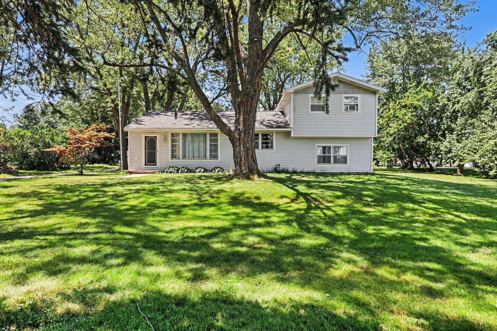 2463 Kinney Avenue NW Grand Rapids MI 49534