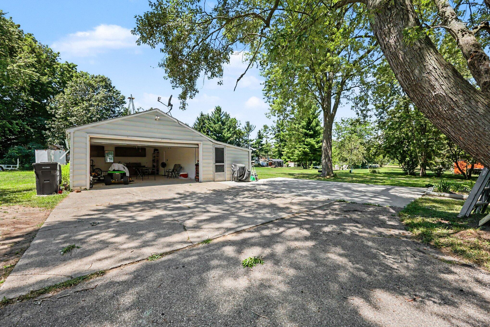 2463 Kinney Avenue NW Grand Rapids MI 49534