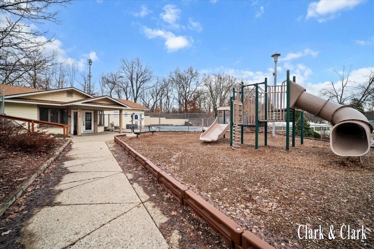 6900 Knottypine Street NE Rockford MI 49341