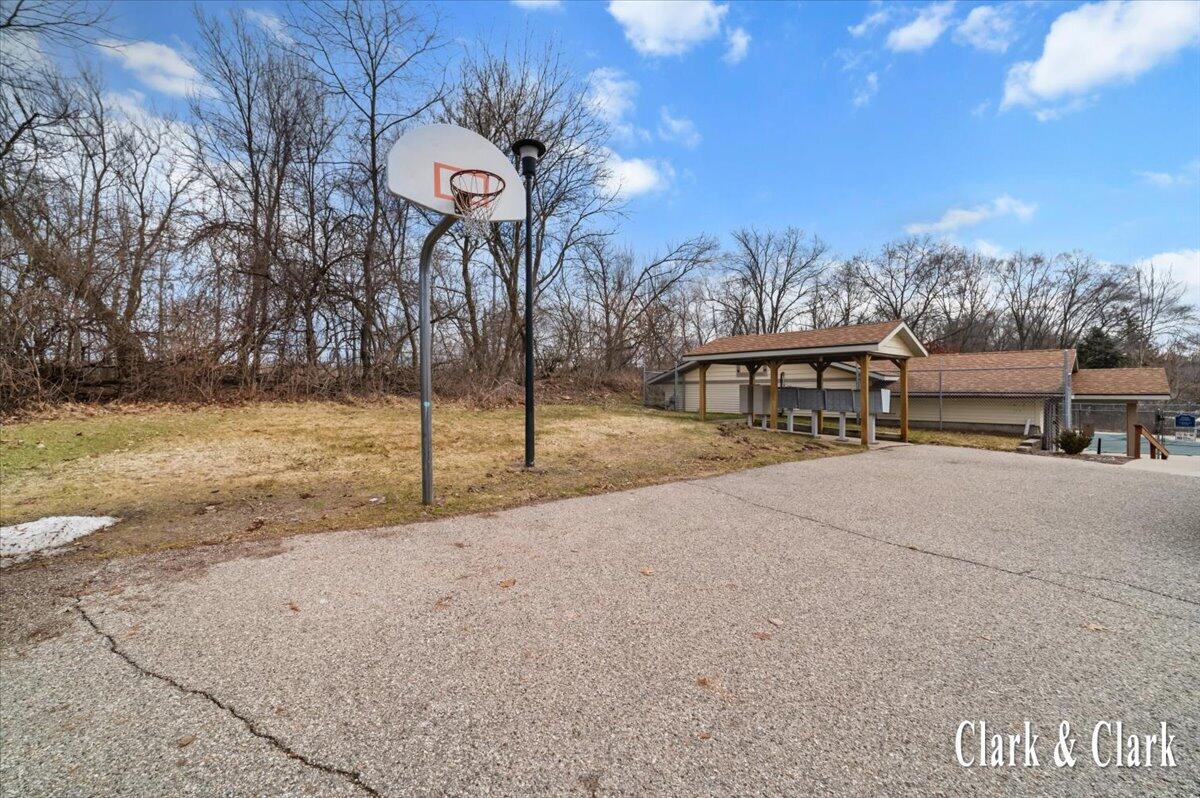 6900 Knottypine Street NE Rockford MI 49341