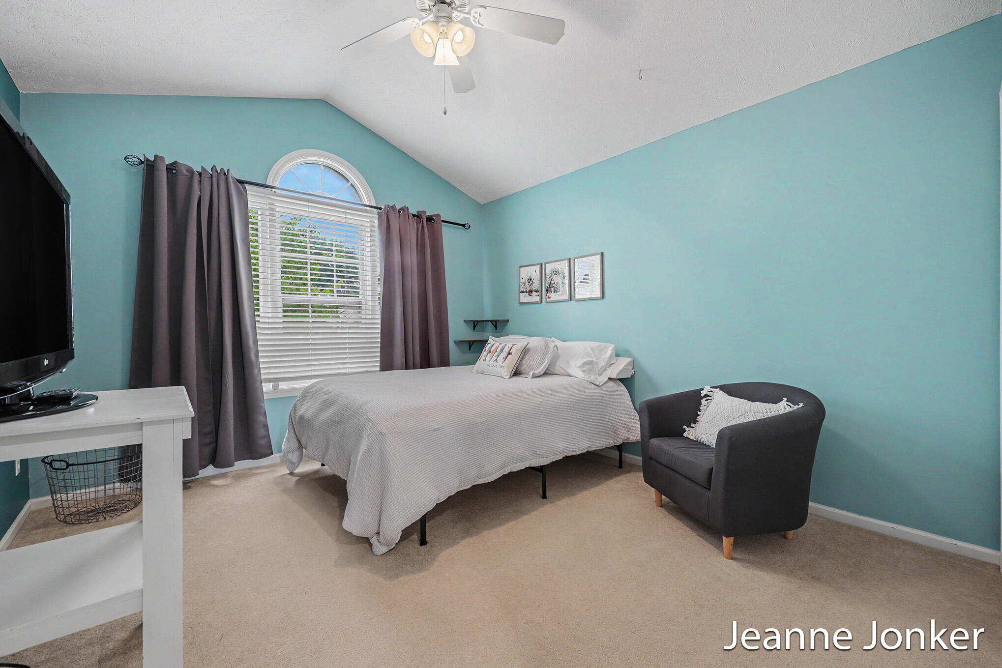 931 Sunset Hills Avenue NW Grand Rapids MI 49534