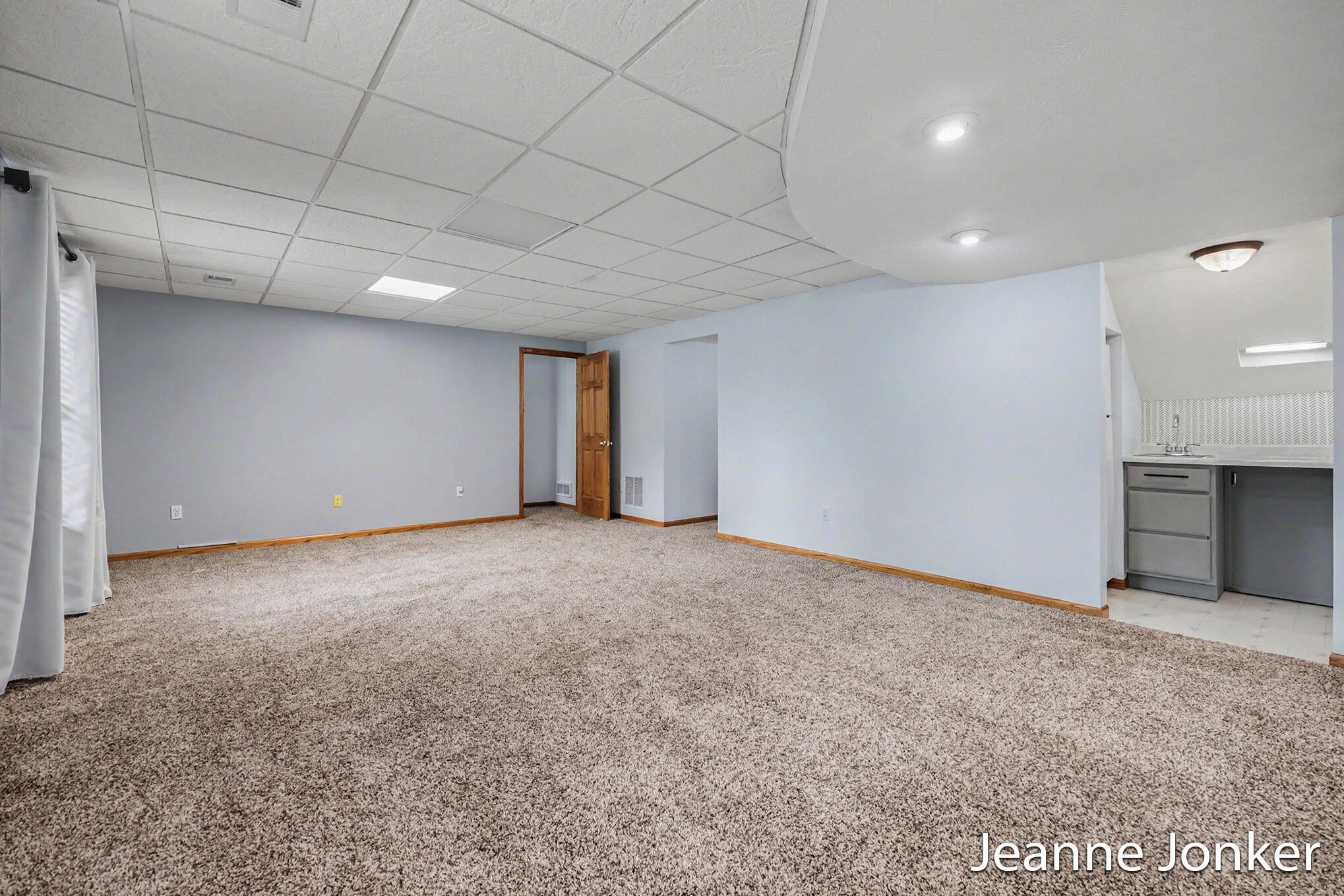 931 Sunset Hills Avenue NW Grand Rapids MI 49534