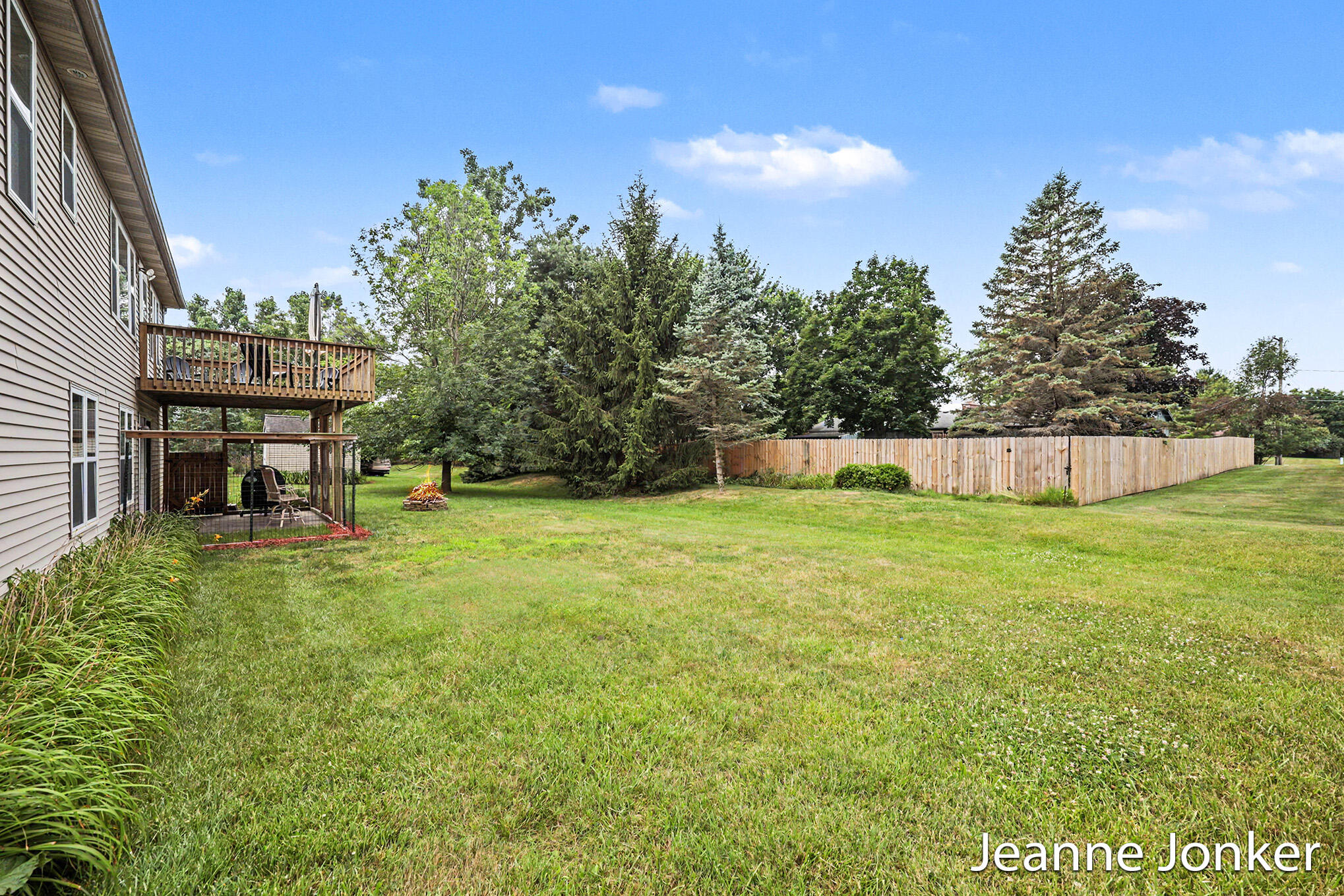 931 Sunset Hills Avenue NW Grand Rapids MI 49534