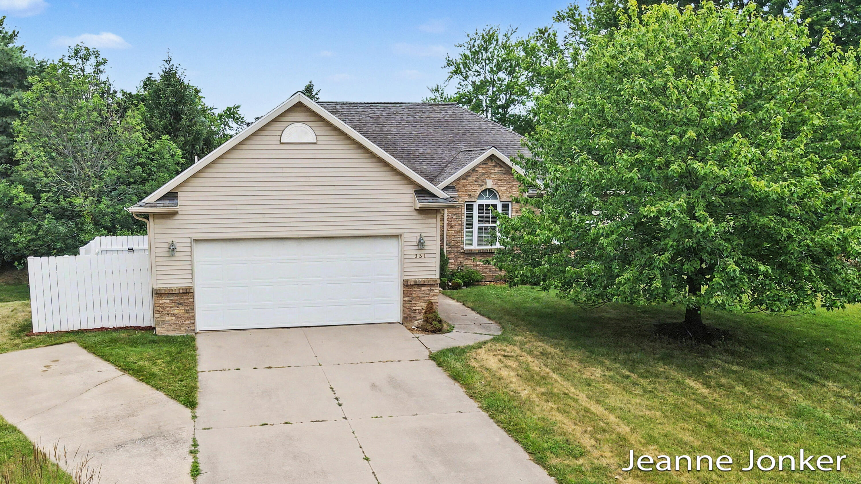 931 Sunset Hills Avenue NW Grand Rapids MI 49534
