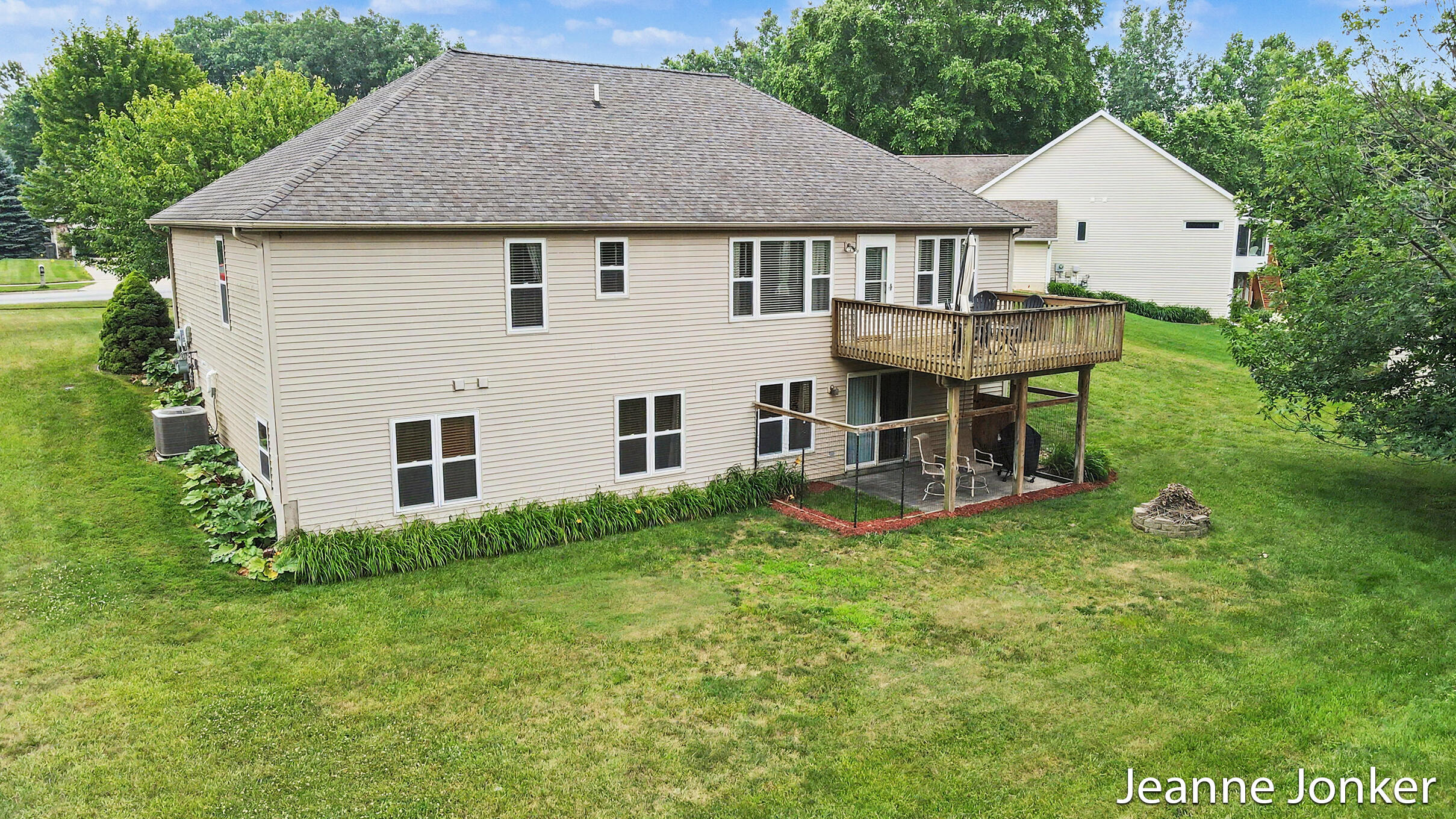 931 Sunset Hills Avenue NW Grand Rapids MI 49534