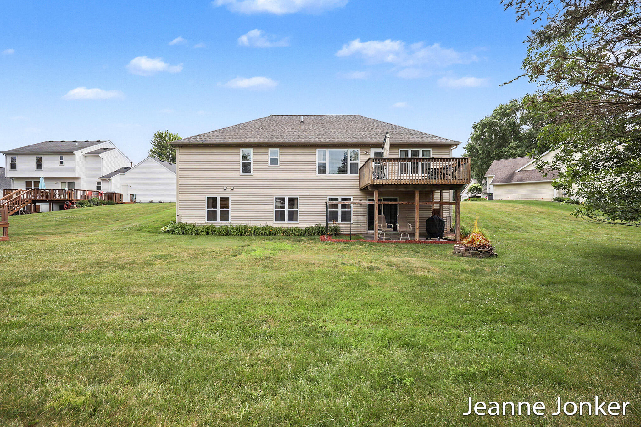 931 Sunset Hills Avenue NW Grand Rapids MI 49534