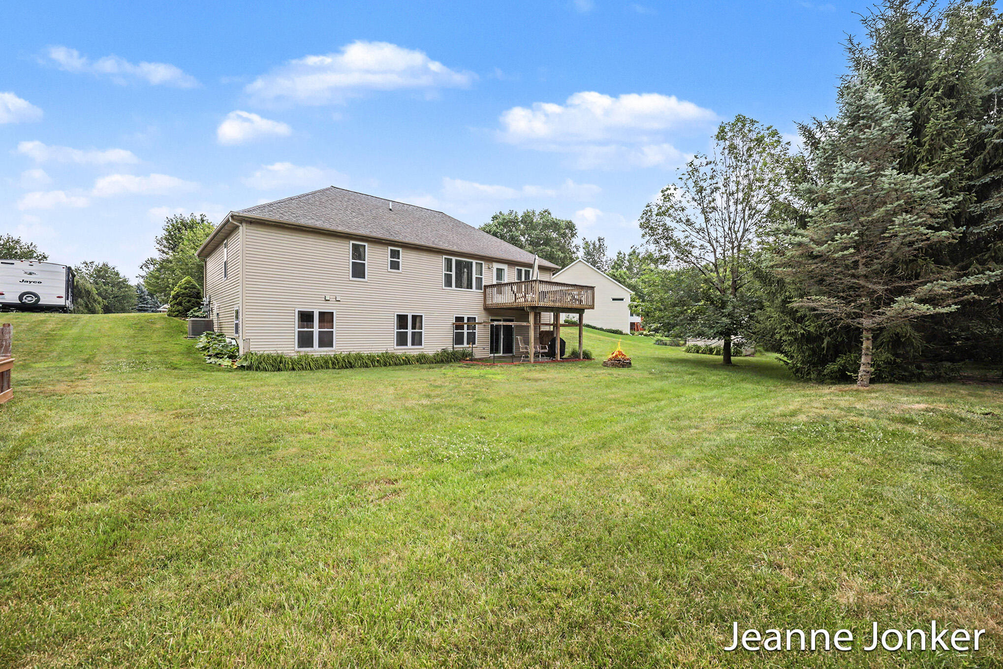 931 Sunset Hills Avenue NW Grand Rapids MI 49534