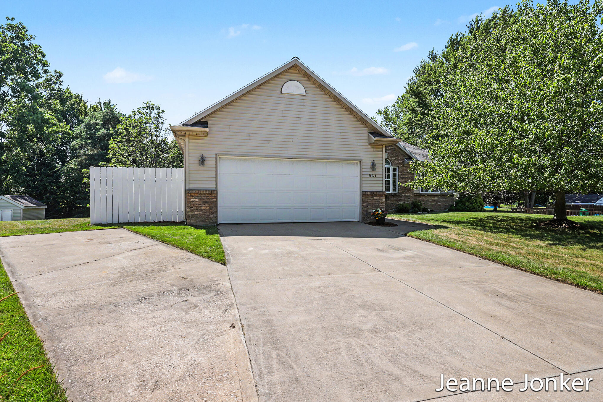 931 Sunset Hills Avenue NW Grand Rapids MI 49534