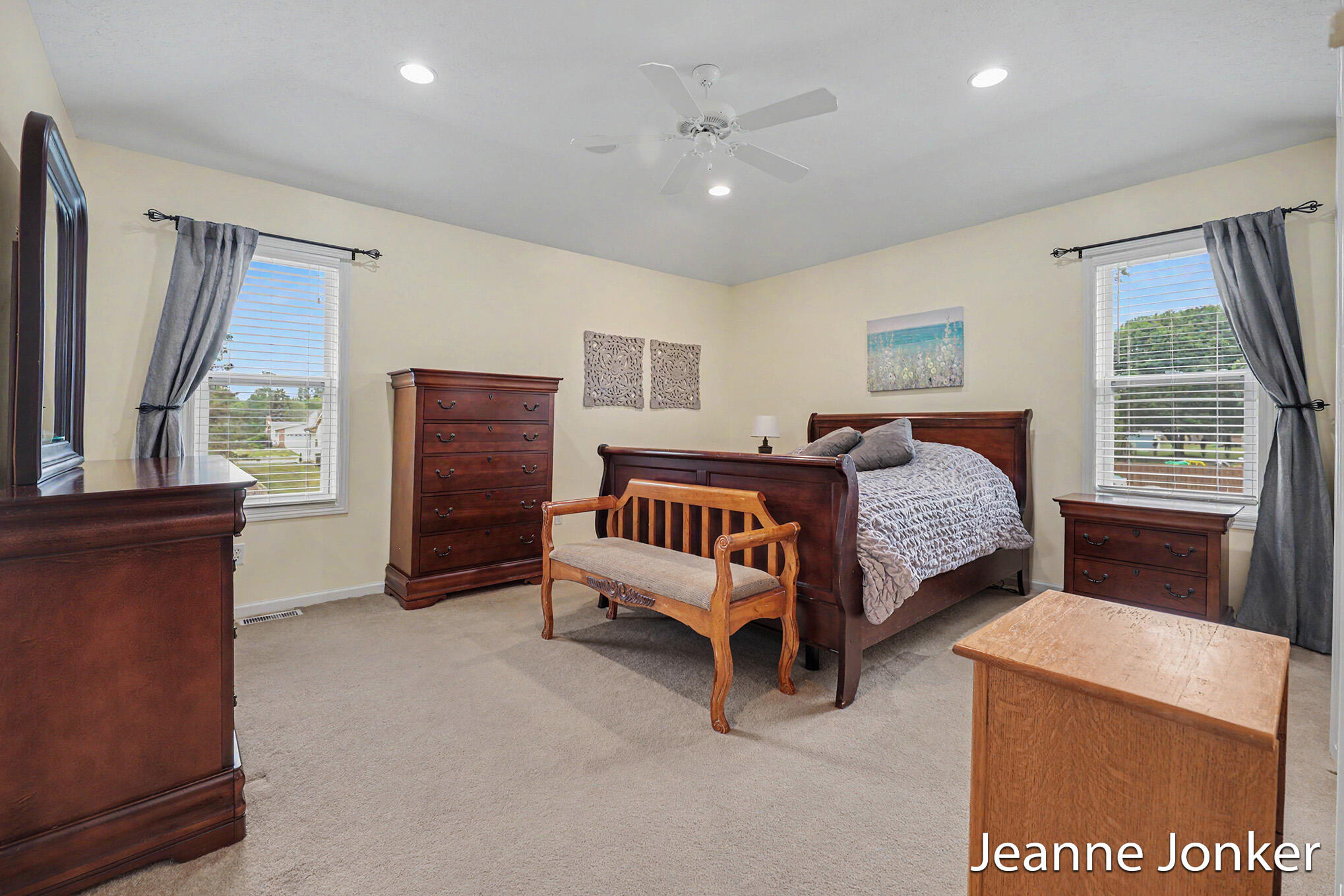 931 Sunset Hills Avenue NW Grand Rapids MI 49534