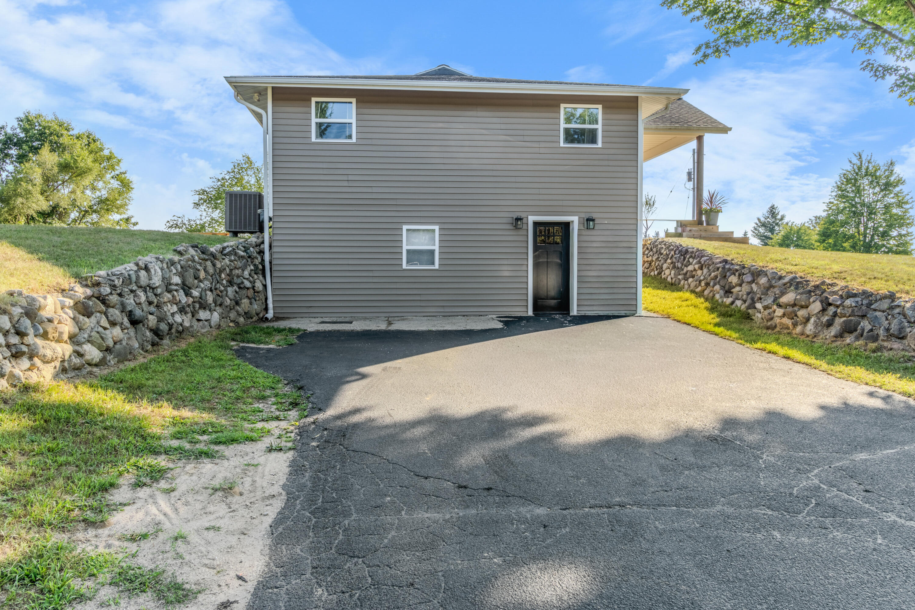 10390 Lovers Lane NW Grand Rapids MI 49534