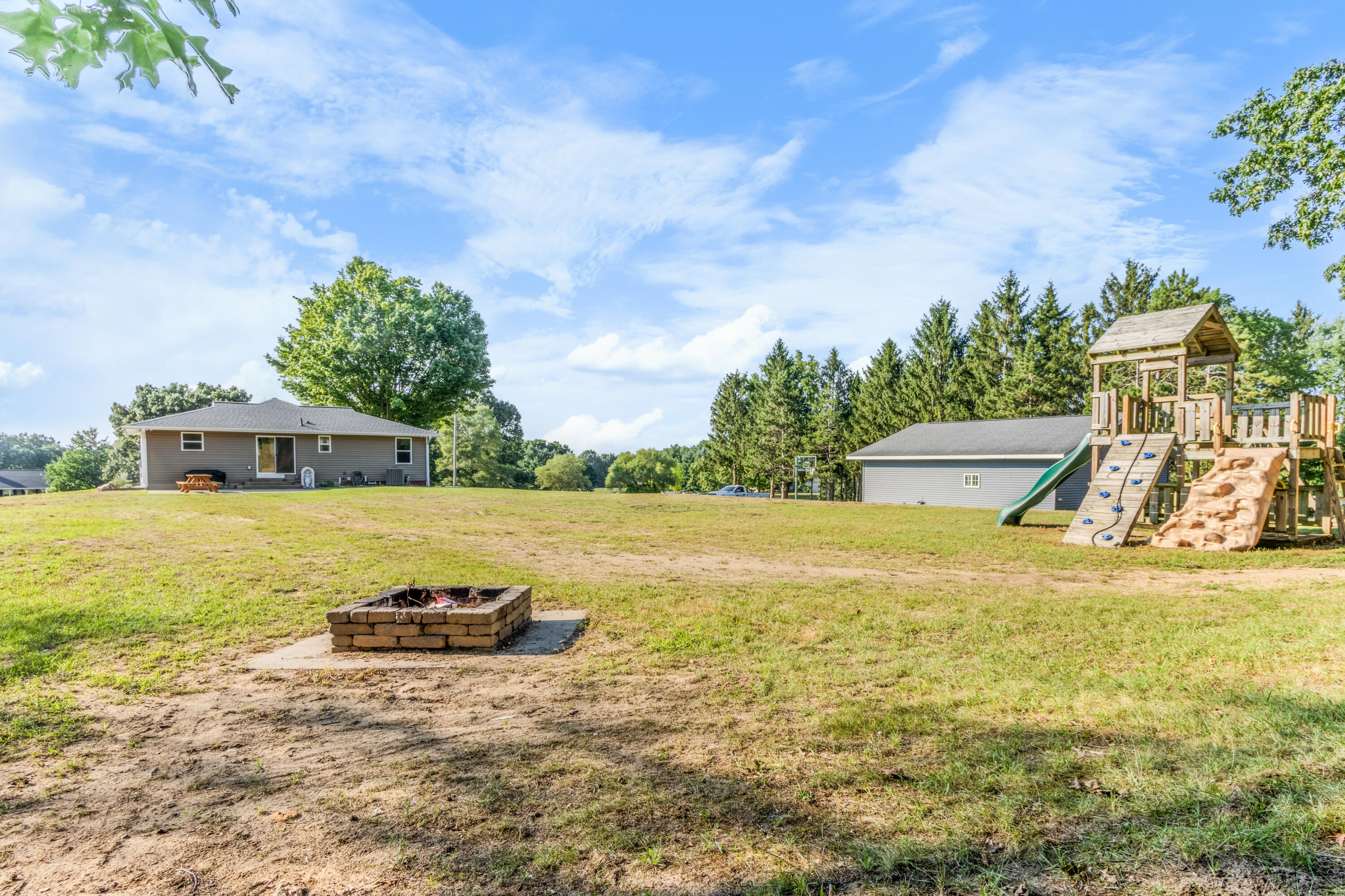 10390 Lovers Lane NW Grand Rapids MI 49534