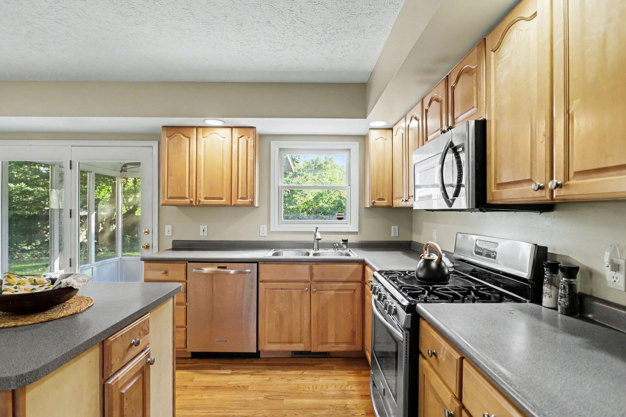 2741 Cloyster Court Kalamazoo MI 49008