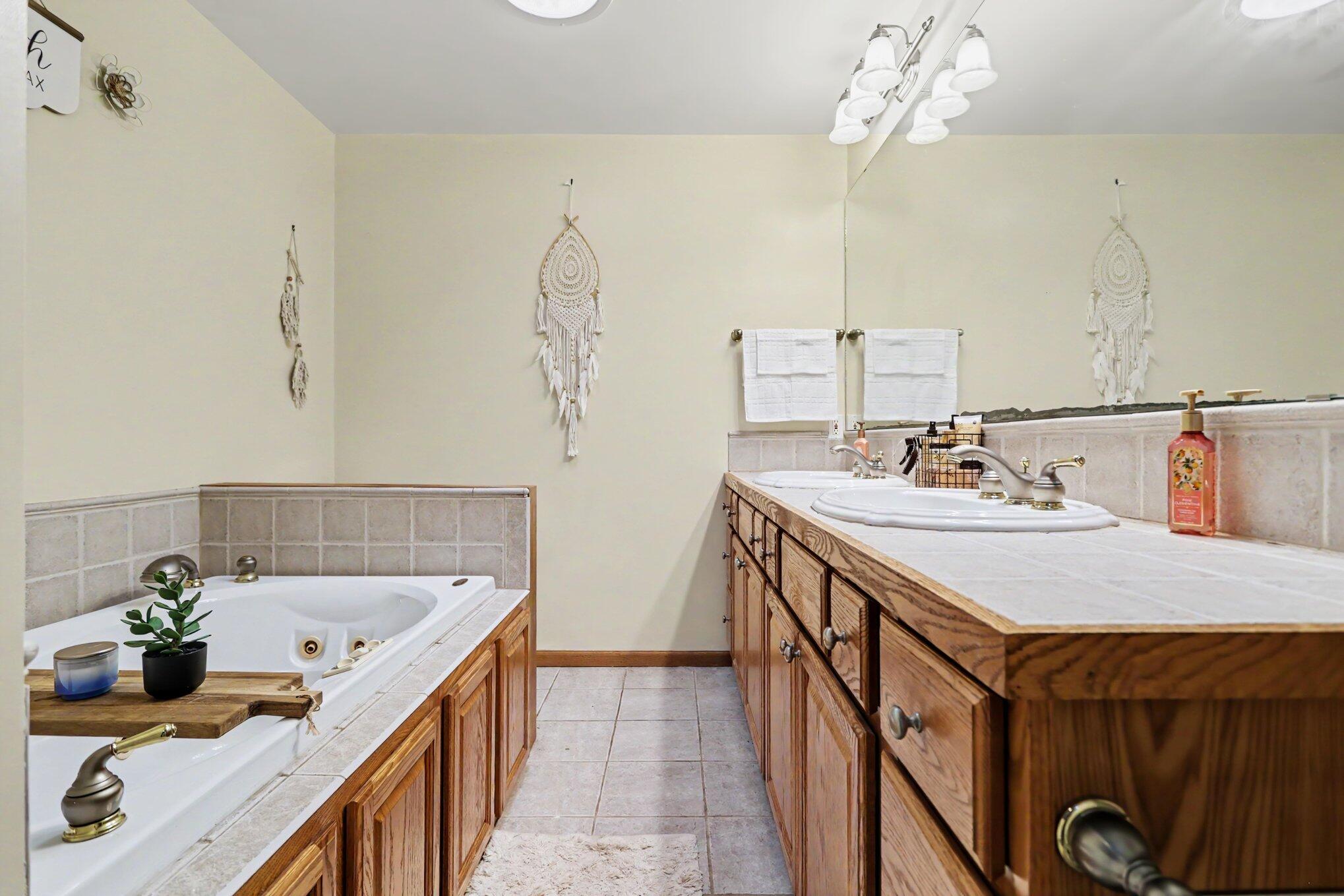 2741 Cloyster Court Kalamazoo MI 49008