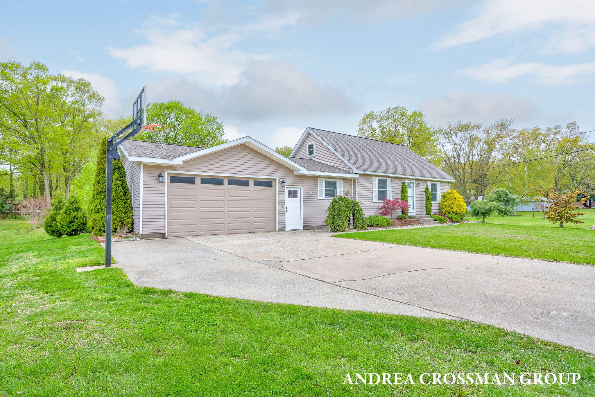 4684 Pine Drive Holland MI 49423