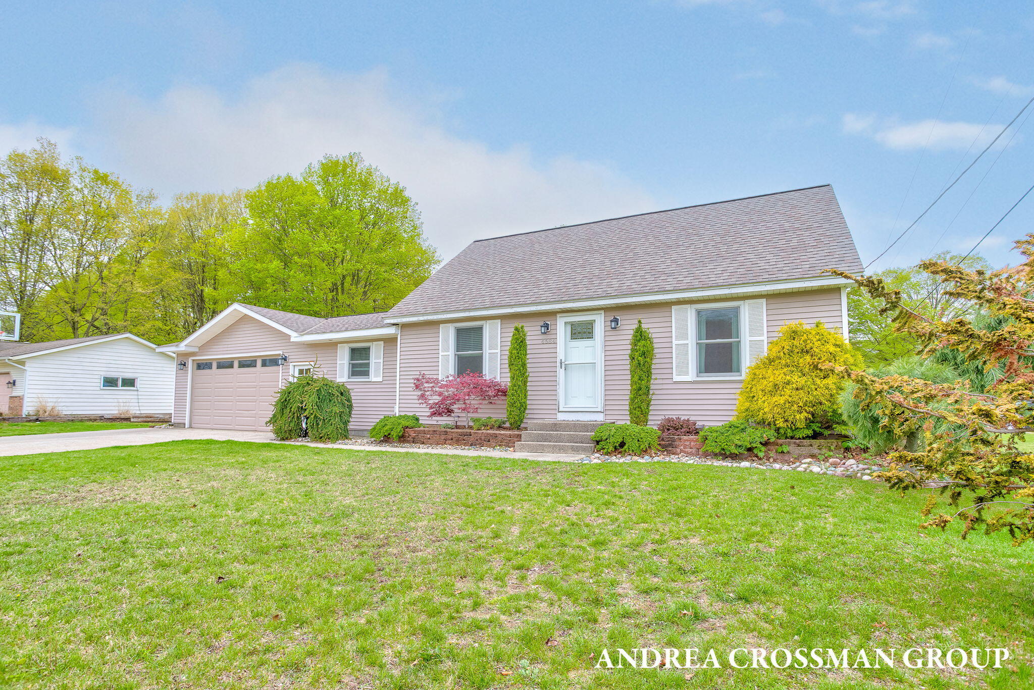 4684 Pine Drive Holland MI 49423