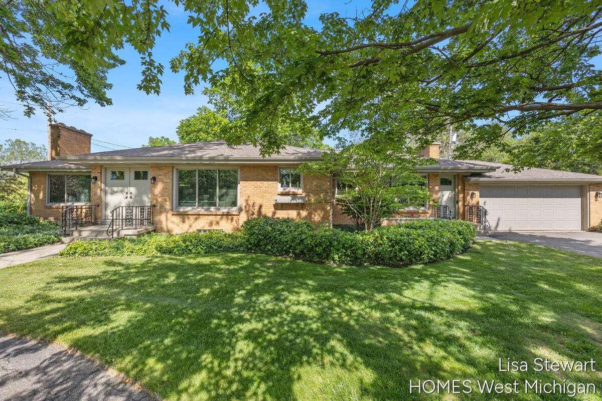 1410 Woodcliff Drive SE East Grand Rapids MI 49506