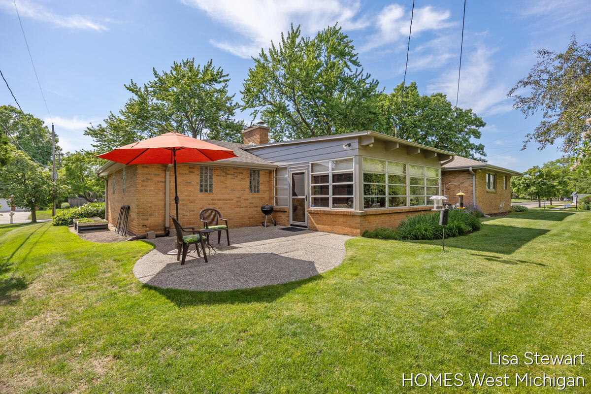 1410 Woodcliff Drive SE East Grand Rapids MI 49506