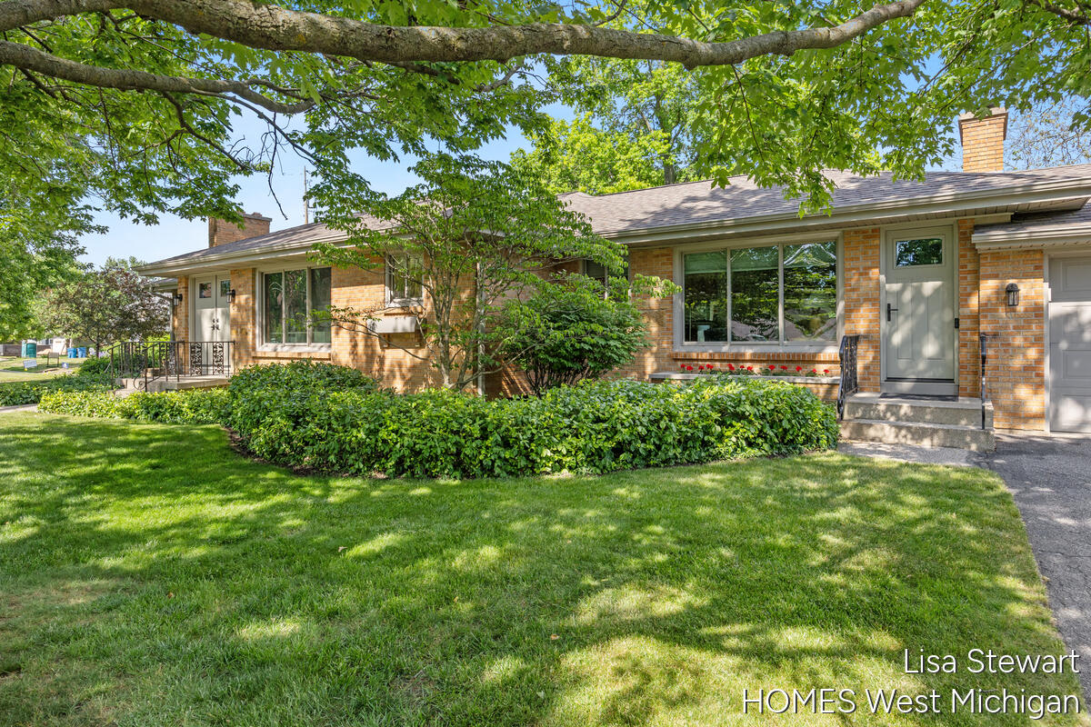 1410 Woodcliff Drive SE East Grand Rapids MI 49506