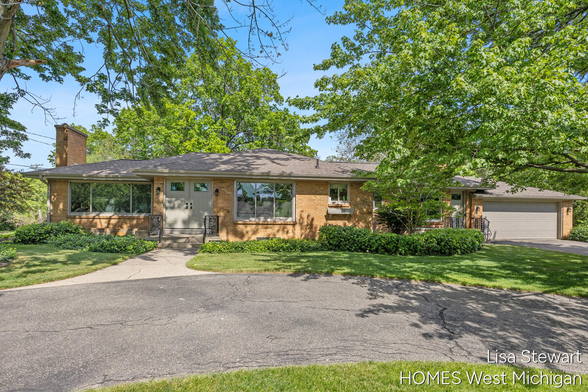 1410 Woodcliff Drive SE East Grand Rapids MI 49506