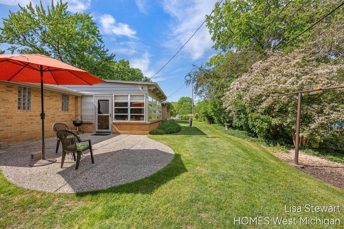 1410 Woodcliff Drive SE East Grand Rapids MI 49506