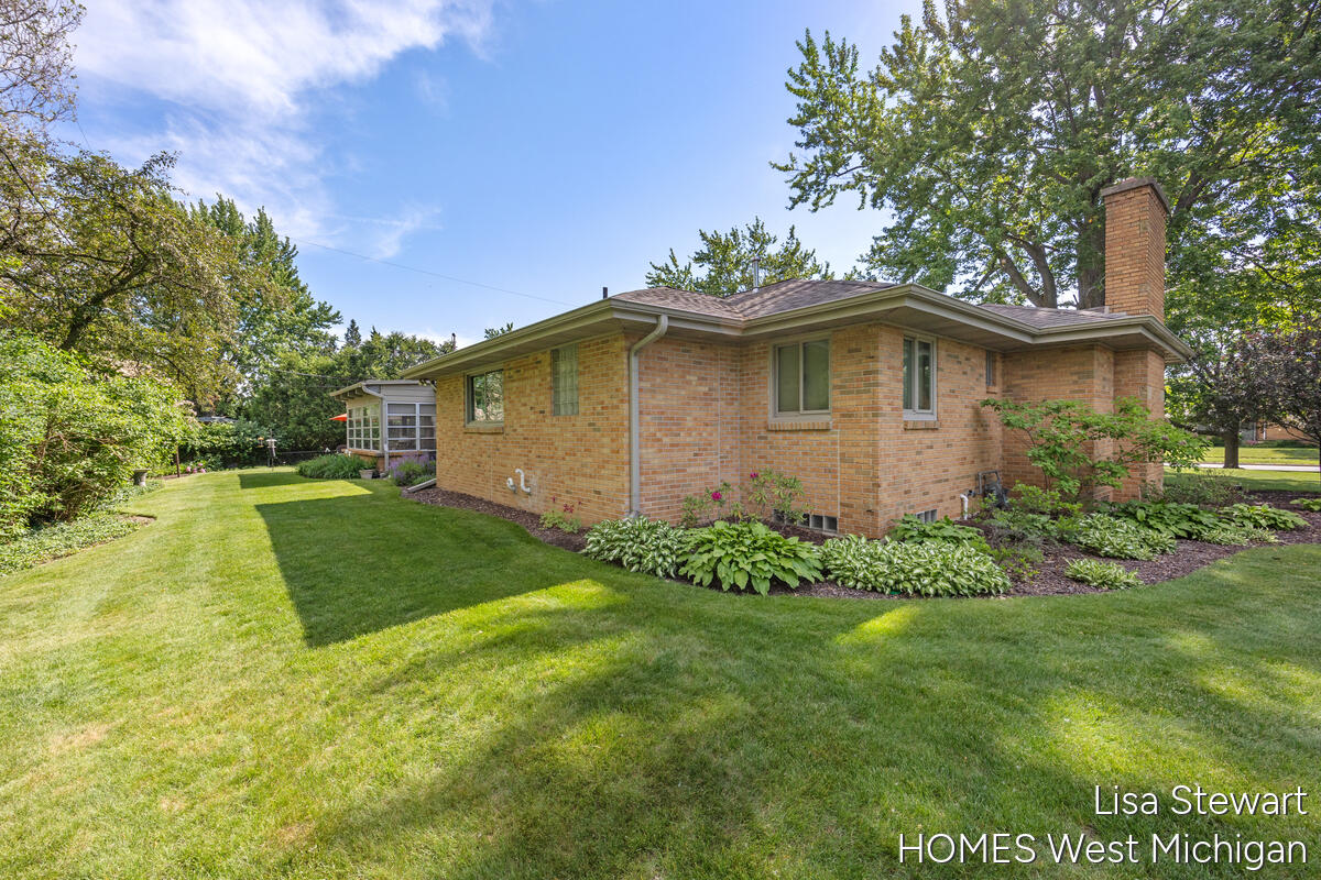 1410 Woodcliff Drive SE East Grand Rapids MI 49506