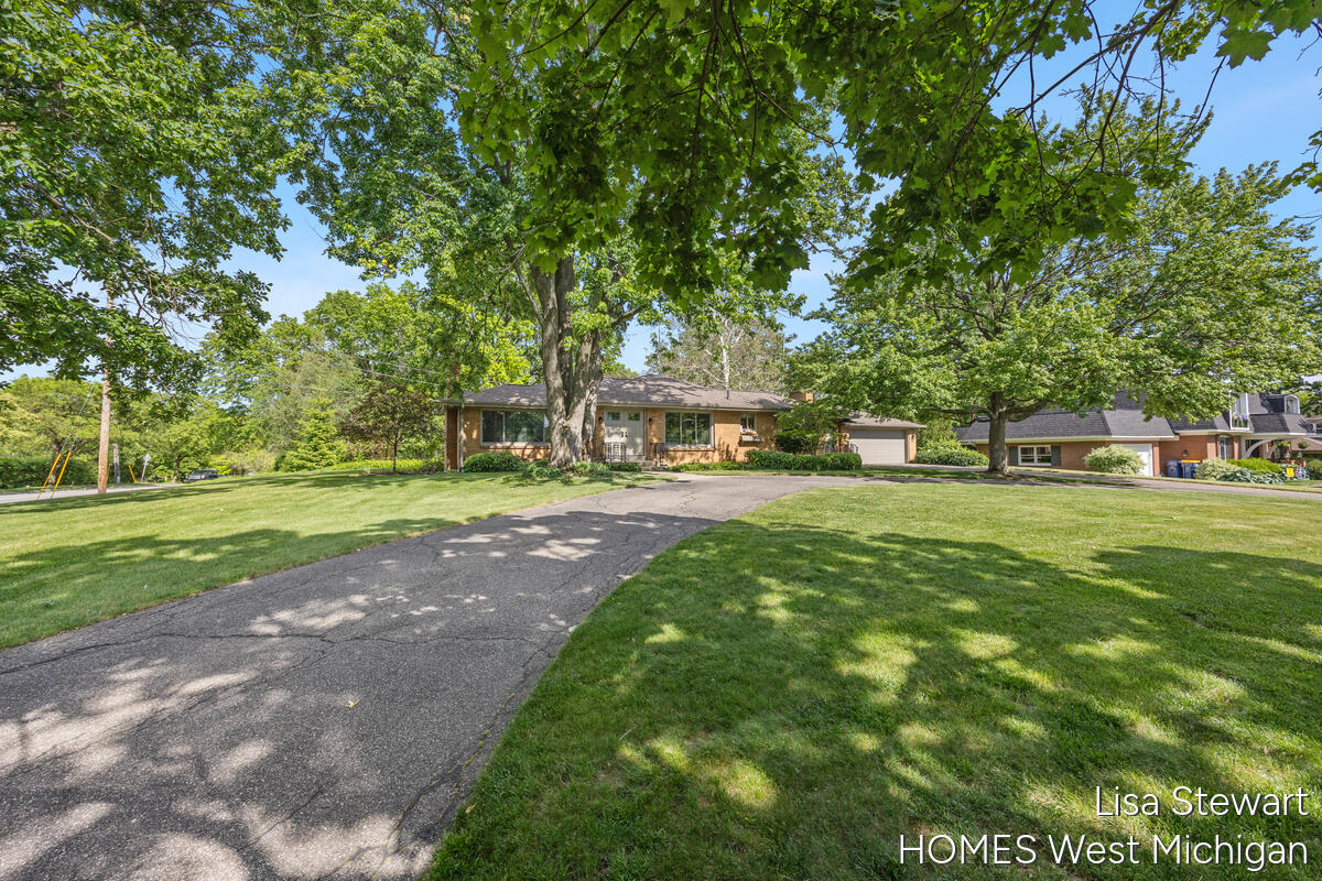 1410 Woodcliff Drive SE East Grand Rapids MI 49506