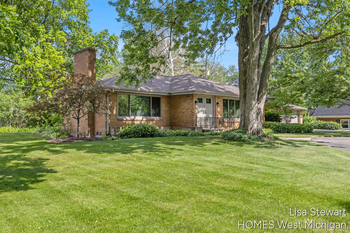 1410 Woodcliff Drive SE East Grand Rapids MI 49506