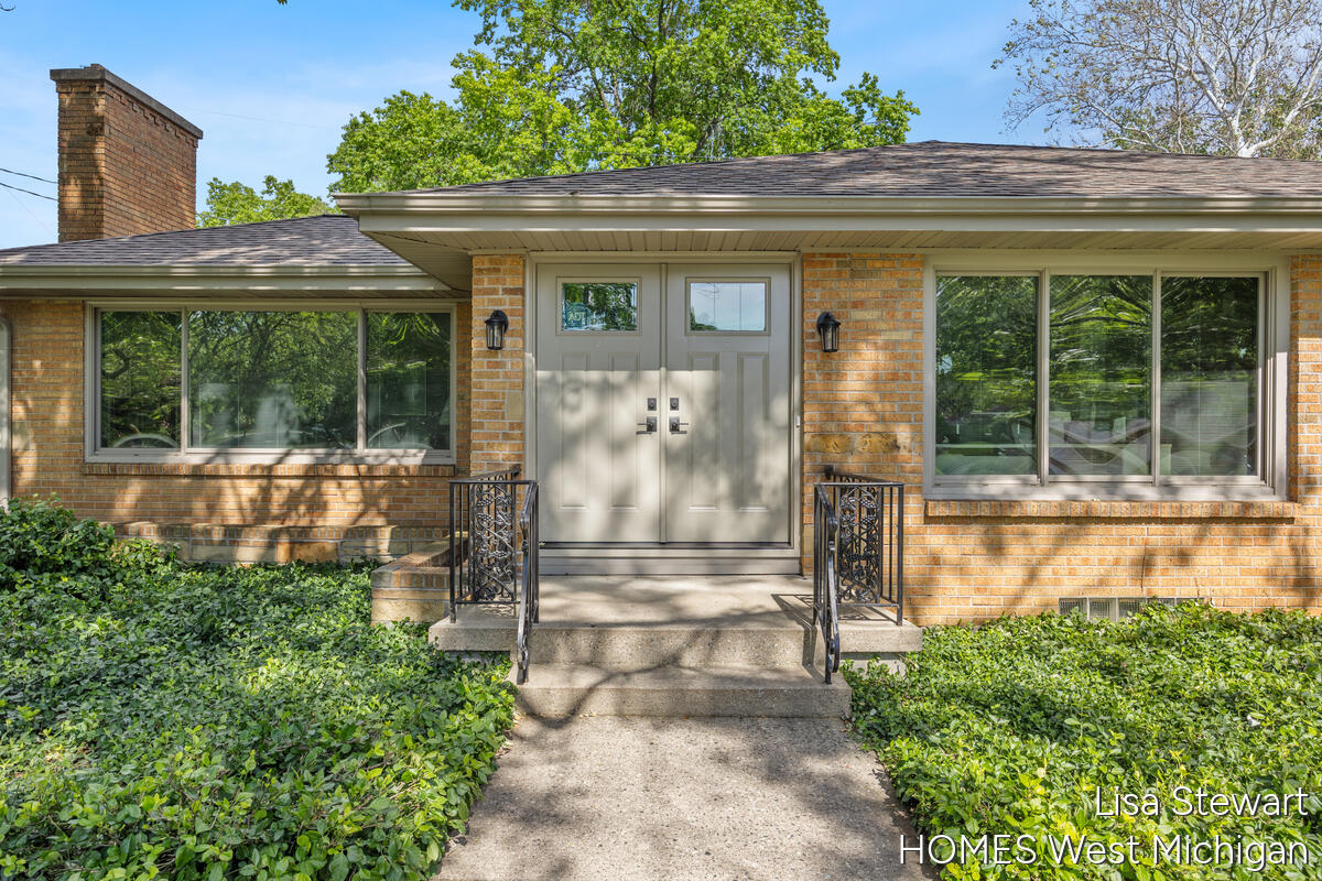 1410 Woodcliff Drive SE East Grand Rapids MI 49506