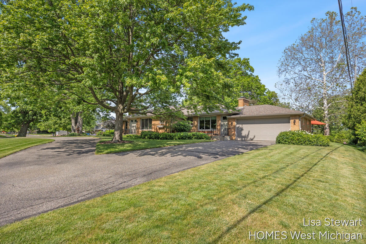 1410 Woodcliff Drive SE East Grand Rapids MI 49506