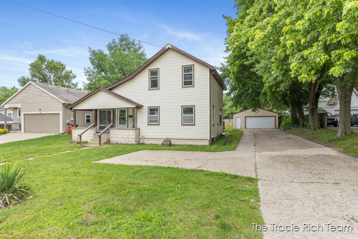 227 E Division Street NE Rockford MI 49341