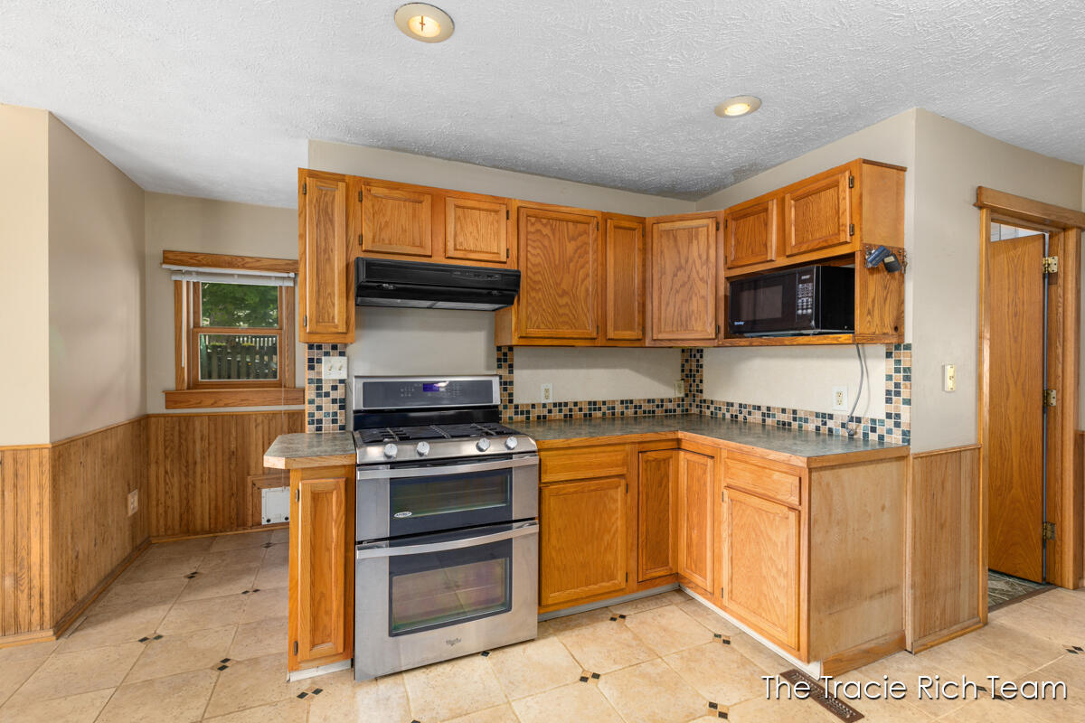 227 E Division Street NE Rockford MI 49341