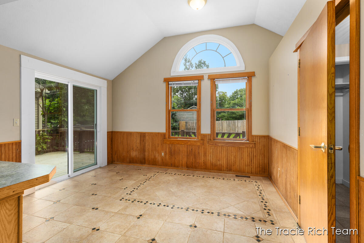 227 E Division Street NE Rockford MI 49341