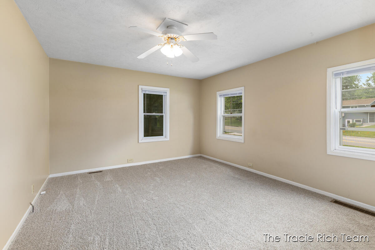 227 E Division Street NE Rockford MI 49341