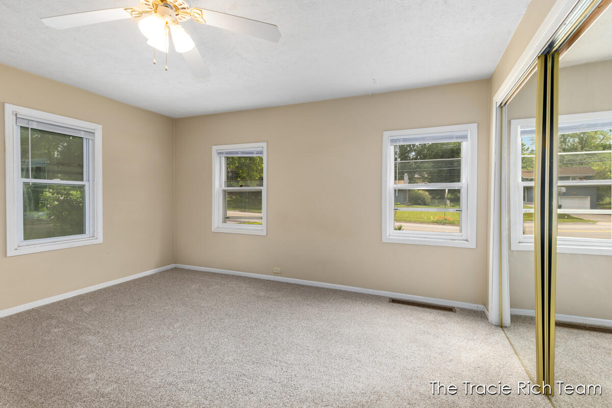 227 E Division Street NE Rockford MI 49341