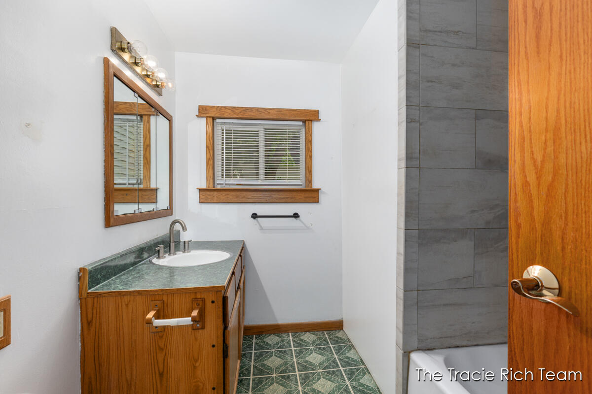 227 E Division Street NE Rockford MI 49341