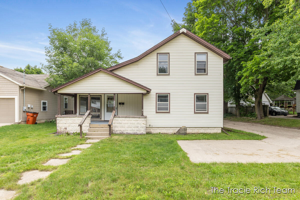 227 E Division Street NE Rockford MI 49341