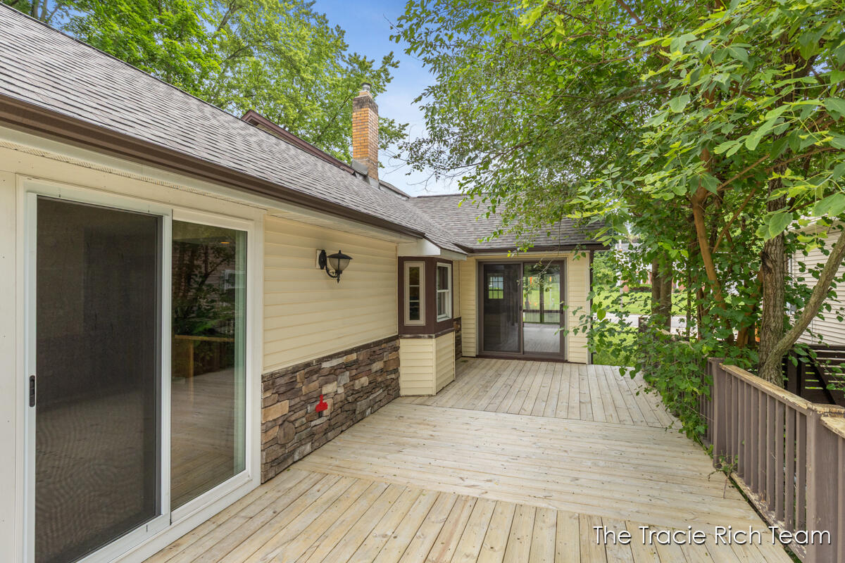 227 E Division Street NE Rockford MI 49341