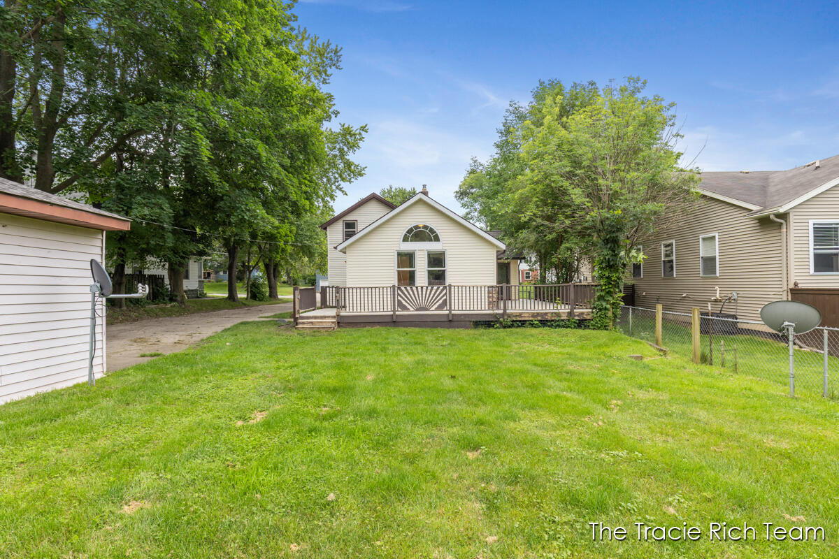227 E Division Street NE Rockford MI 49341