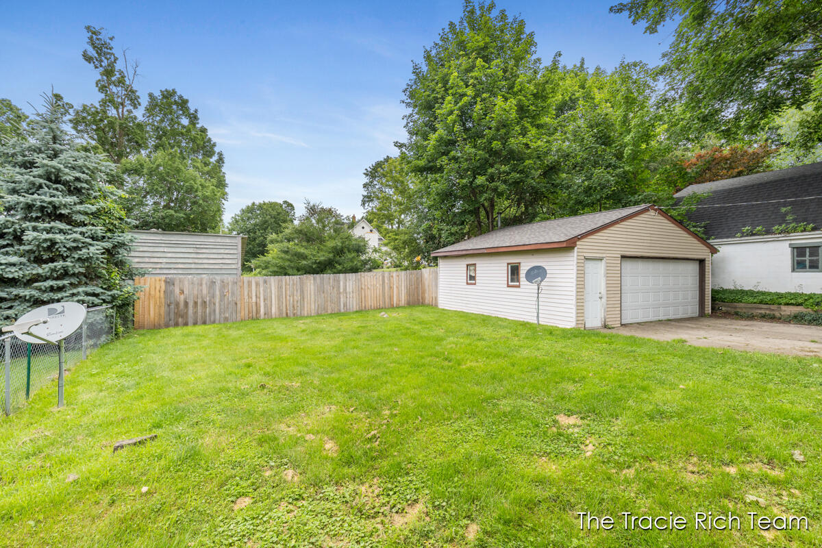 227 E Division Street NE Rockford MI 49341