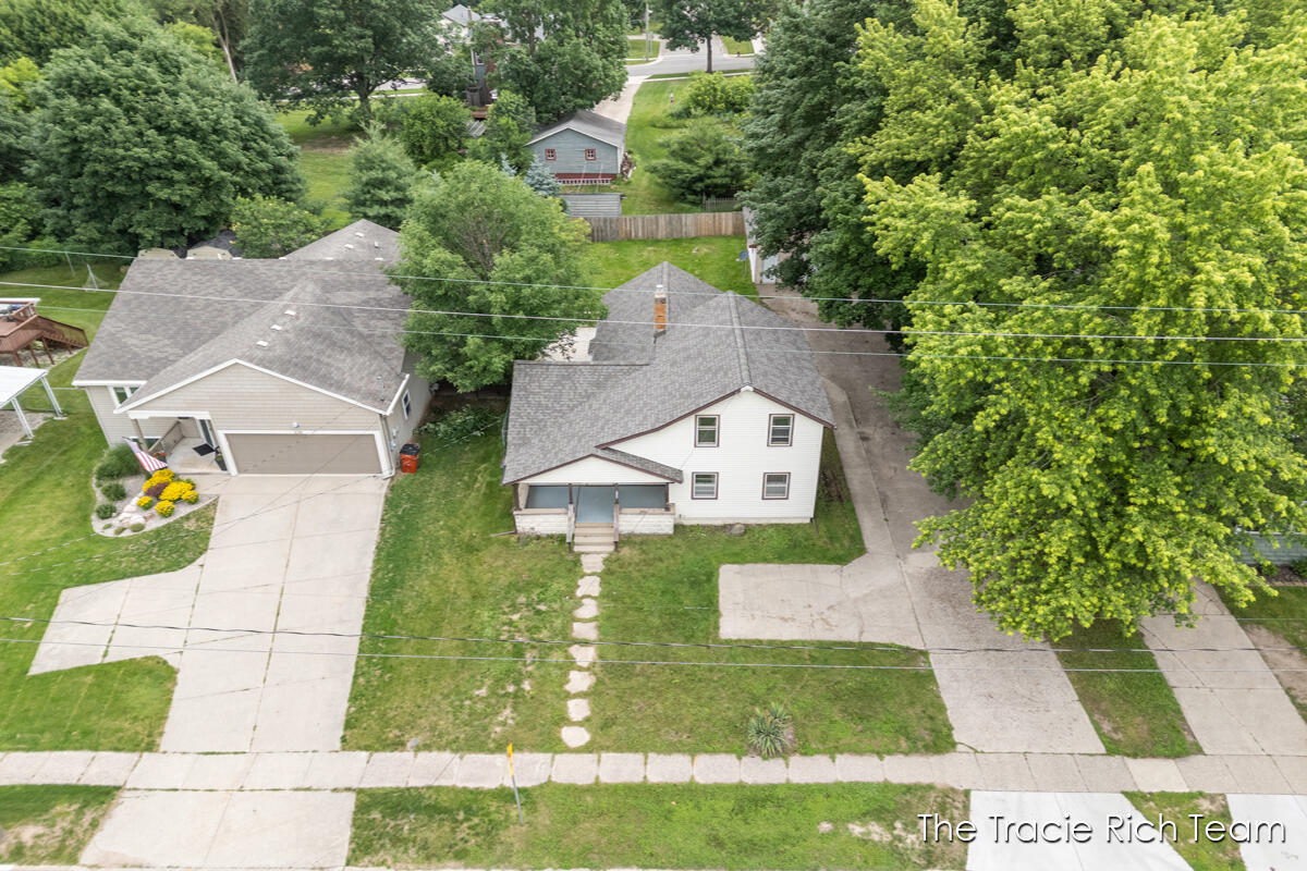 227 E Division Street NE Rockford MI 49341