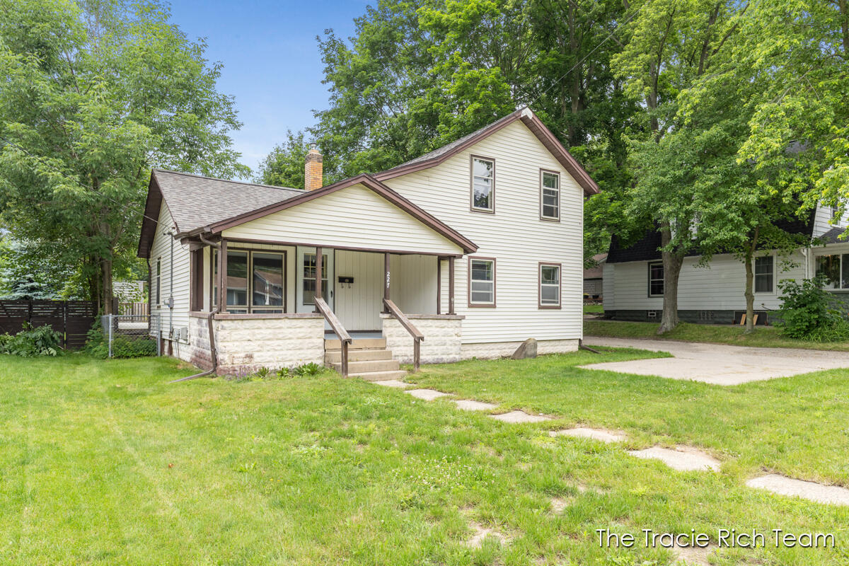 227 E Division Street NE Rockford MI 49341