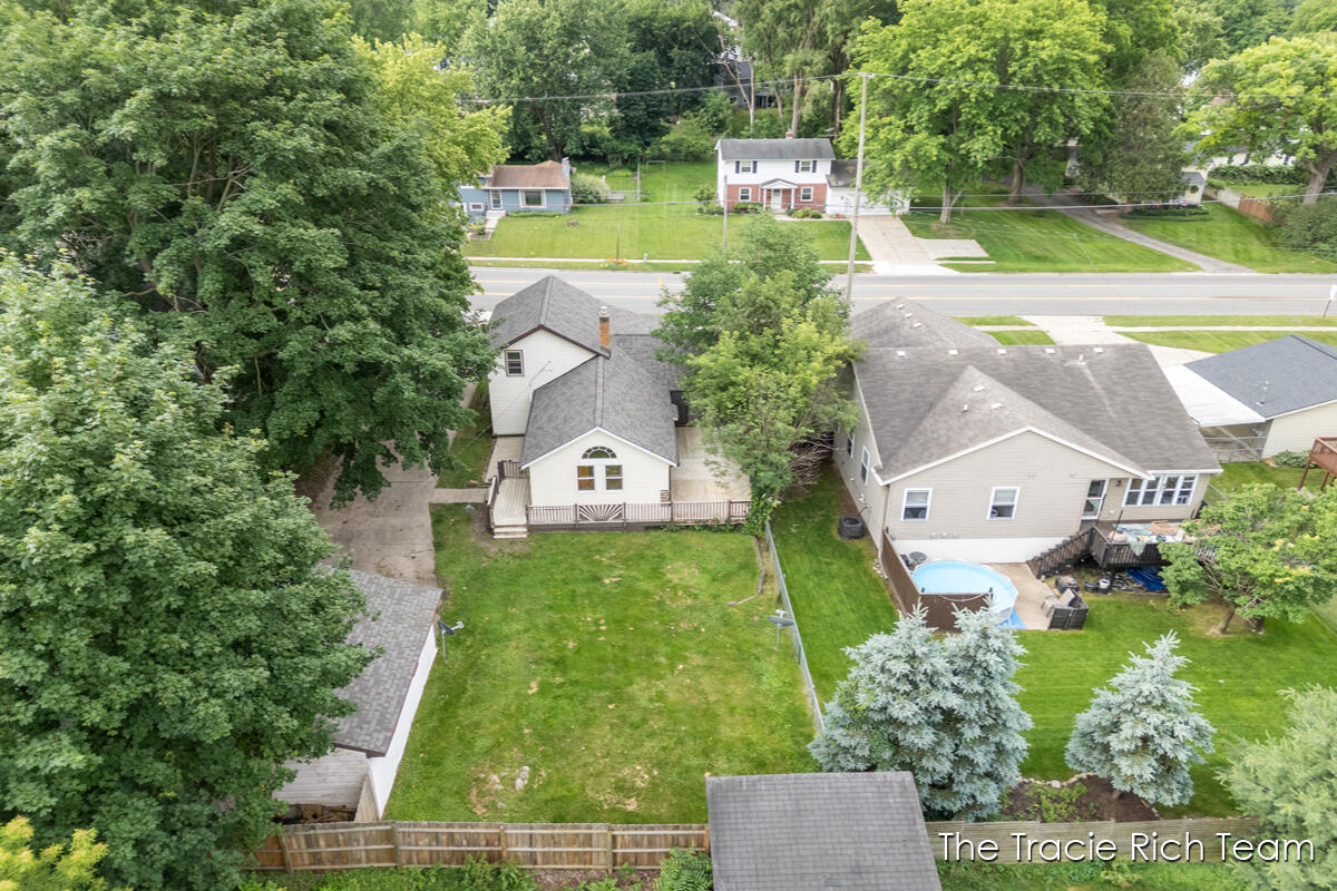 227 E Division Street NE Rockford MI 49341