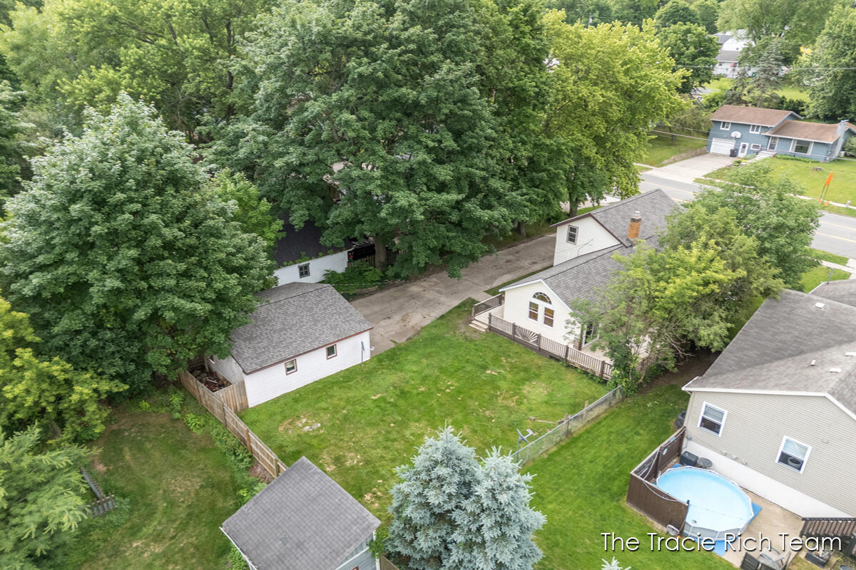 227 E Division Street NE Rockford MI 49341