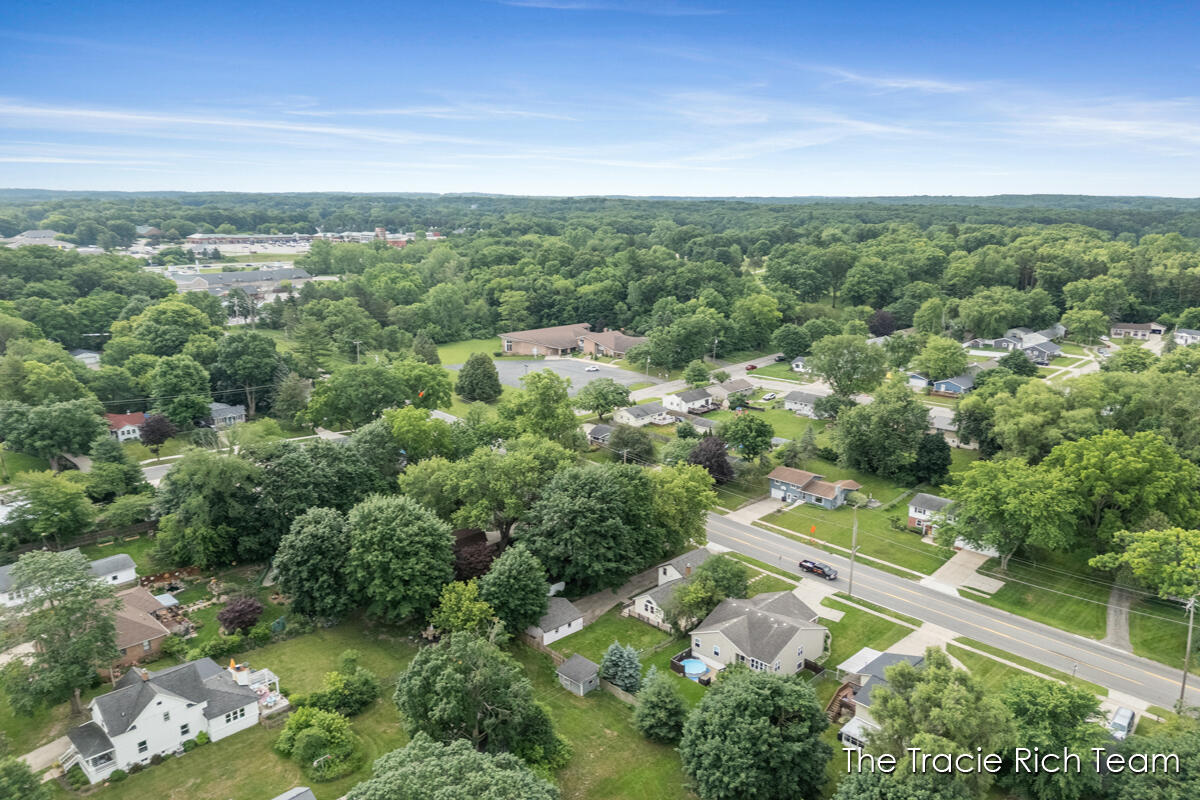 227 E Division Street NE Rockford MI 49341