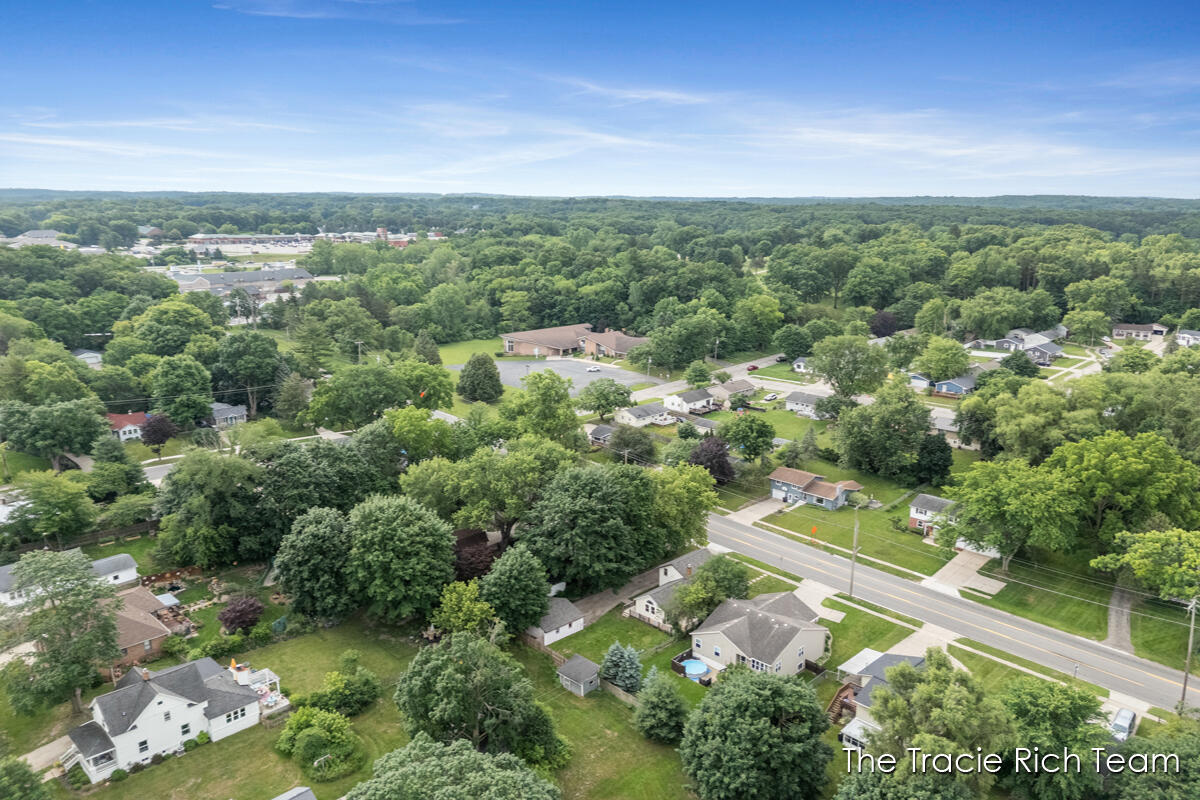 227 E Division Street NE Rockford MI 49341