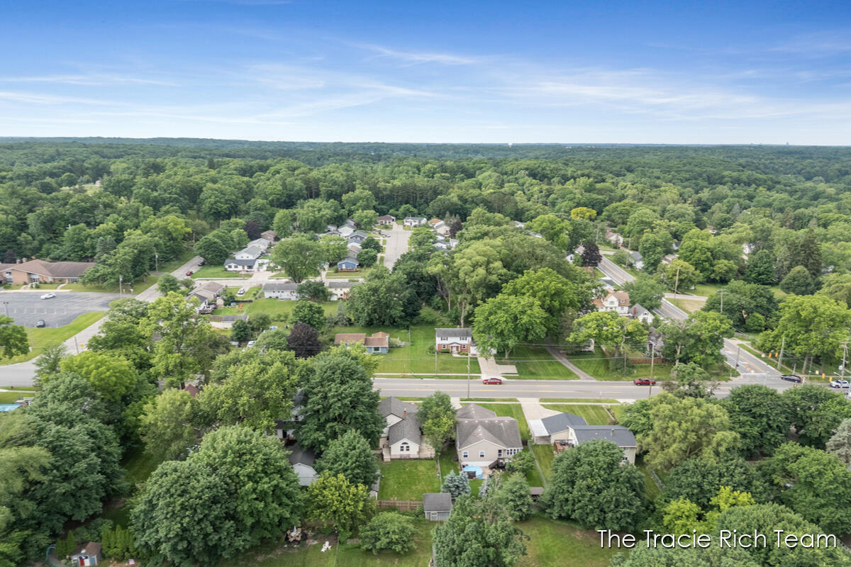 227 E Division Street NE Rockford MI 49341
